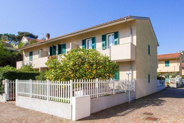 casa indipendente in vendita a Spotorno