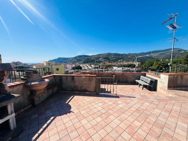 casa indipendente in vendita a Spotorno