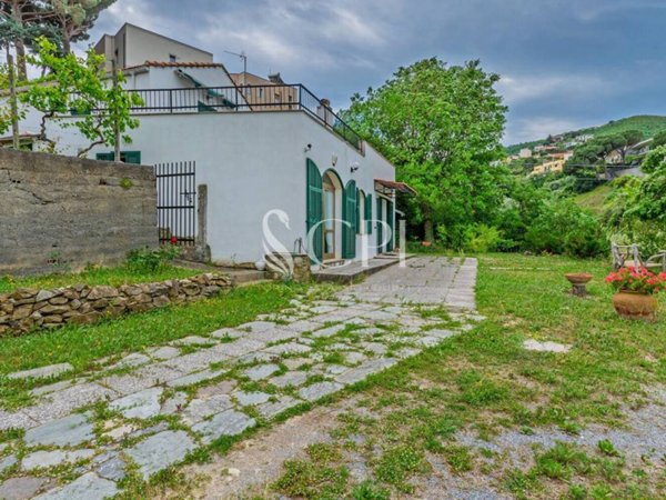 casa indipendente in vendita a Spotorno