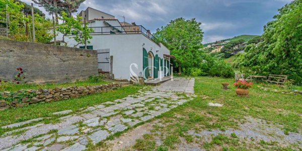 casa indipendente in vendita a Spotorno