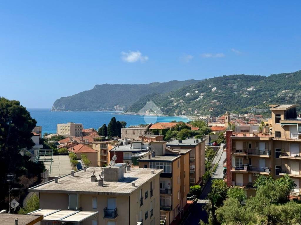 appartamento in vendita a Spotorno in zona Prelo