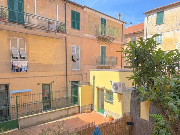negozio in vendita a Spotorno