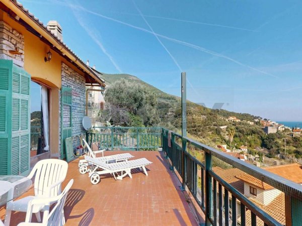 casa indipendente in vendita a Spotorno in zona Prelo