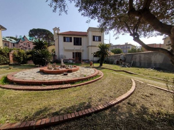 casa indipendente in vendita a Spotorno in zona Prelo