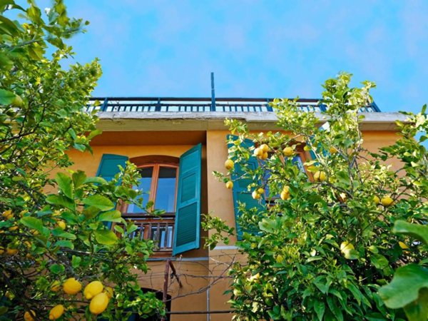 casa indipendente in vendita a Spotorno in zona Prelo