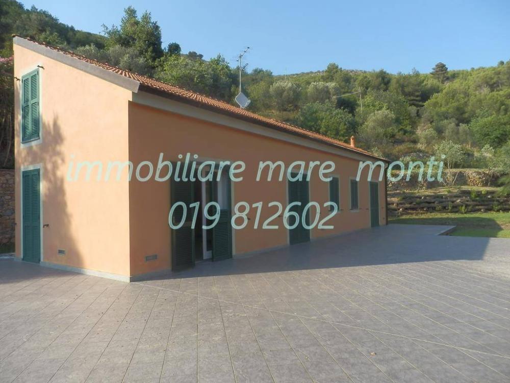 casa indipendente in vendita a Spotorno in zona Prelo