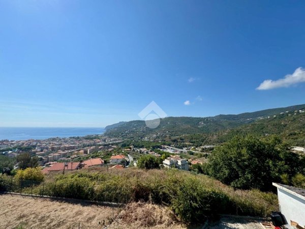 casa indipendente in vendita a Spotorno in zona Prelo