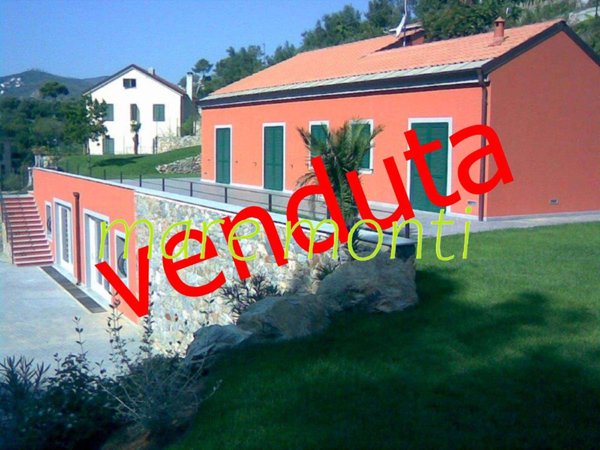 casa indipendente in vendita a Spotorno in zona Prelo