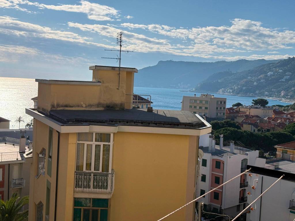 appartamento in vendita a Spotorno in zona Prelo