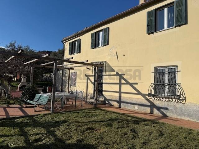 casa indipendente in vendita a Spotorno