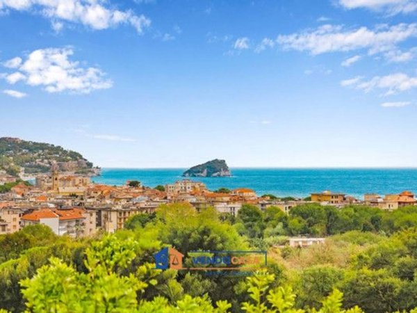 casa indipendente in vendita a Spotorno in zona Prelo