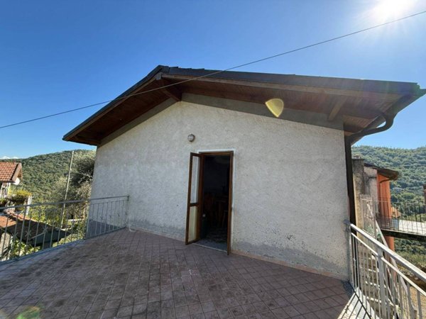 casa indipendente in vendita a Testico in zona Ginestro