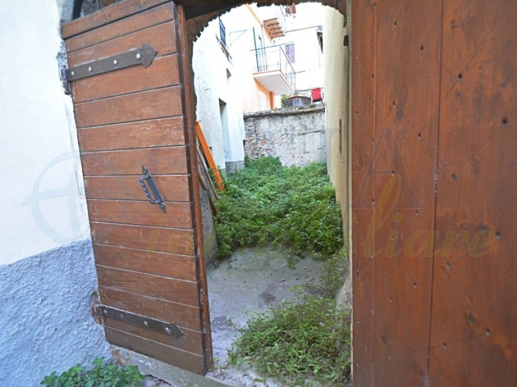 locale commerciale in vendita a Toirano