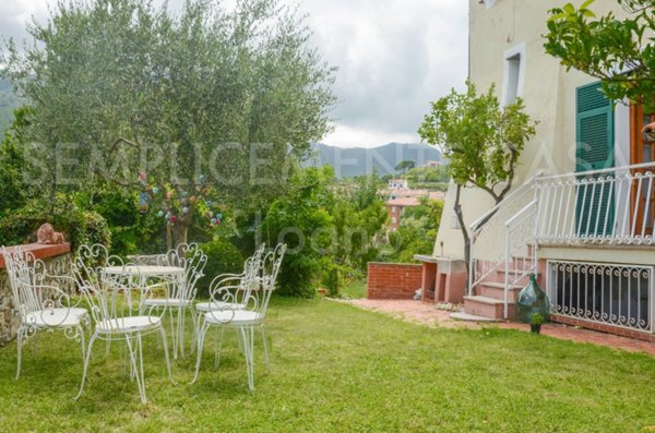 casa indipendente in vendita a Toirano