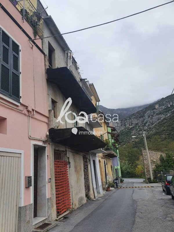 casa indipendente in vendita a Toirano