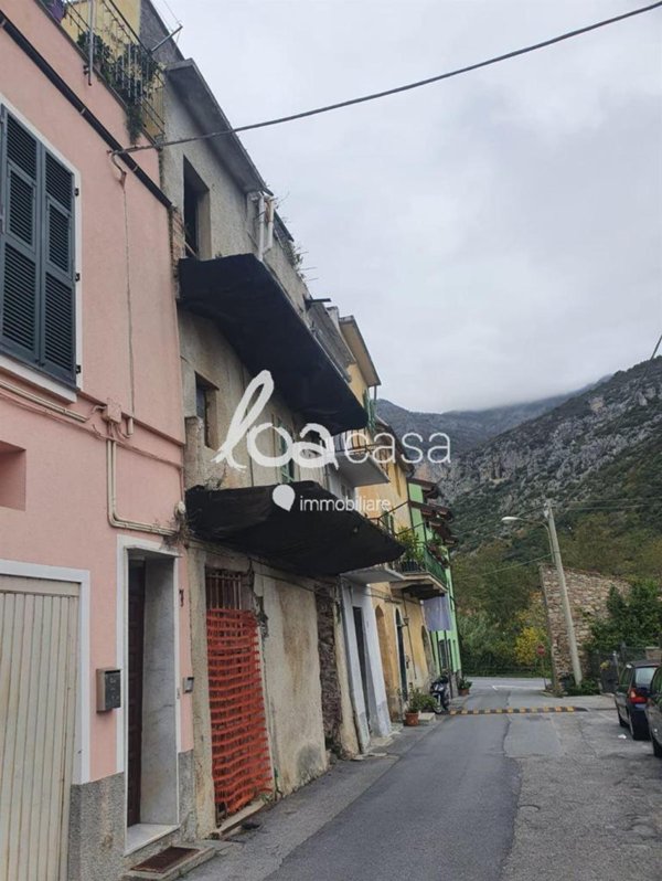 casa semindipendente in vendita a Toirano