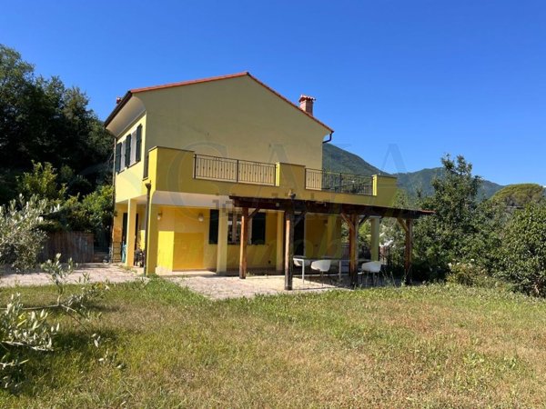 casa indipendente in vendita a Toirano