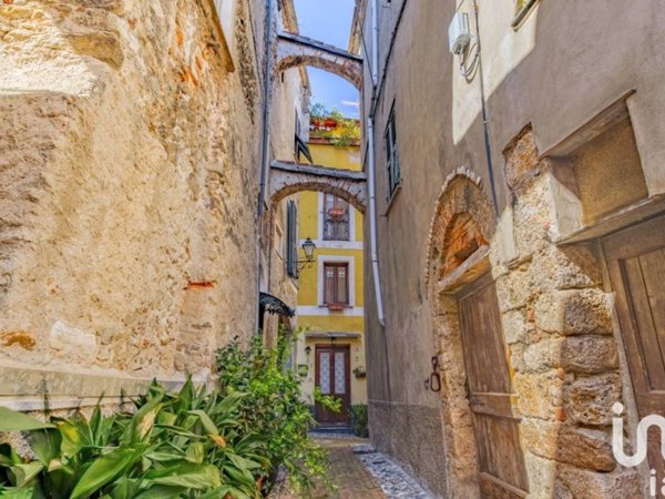 casa indipendente in vendita a Toirano