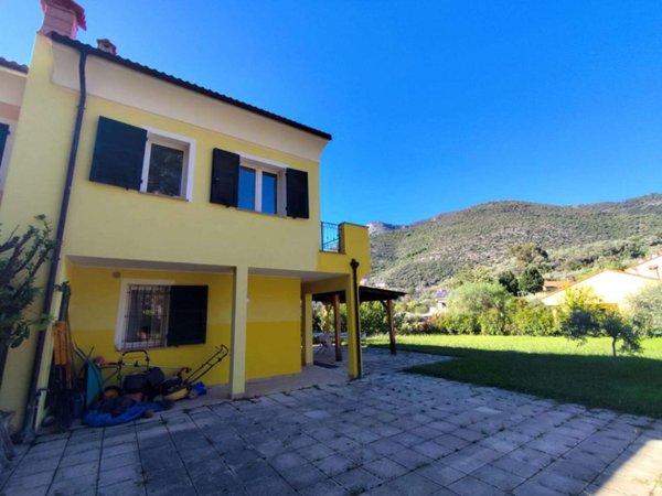 casa indipendente in vendita a Toirano