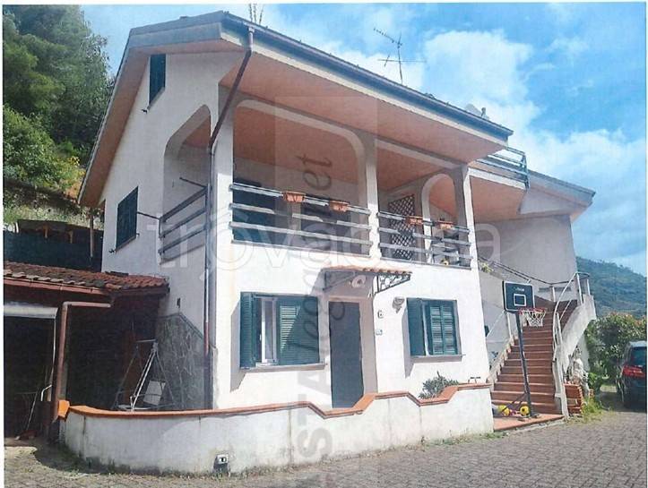 casa indipendente in vendita a Toirano