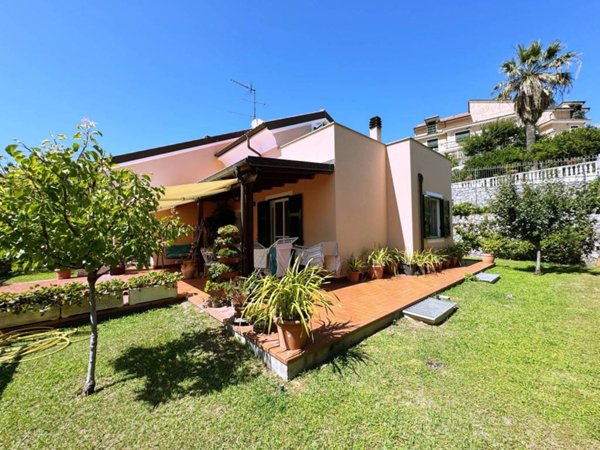 casa indipendente in vendita a Toirano
