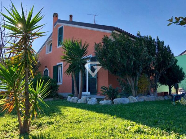 casa indipendente in vendita a Toirano