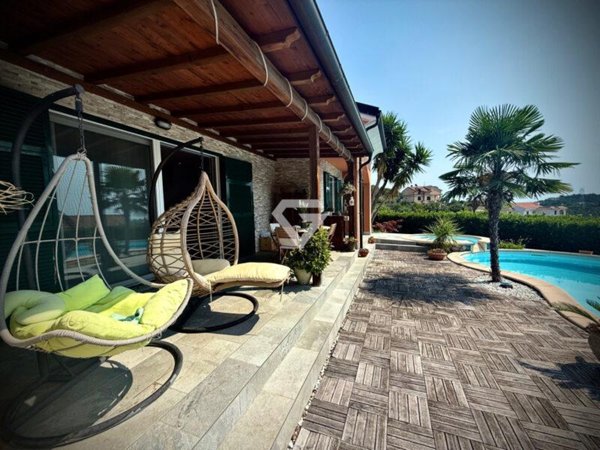 casa indipendente in vendita a Toirano