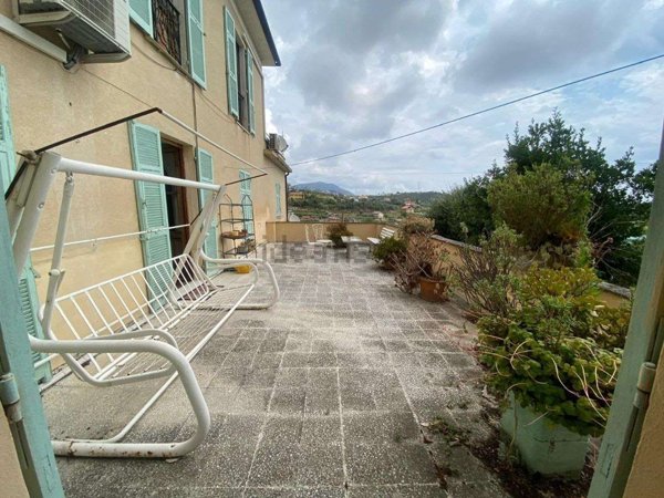 casa indipendente in vendita a Toirano