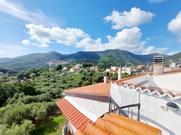 casa indipendente in vendita a Toirano