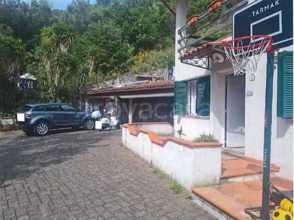 casa indipendente in vendita a Toirano