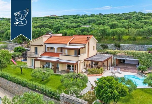 casa indipendente in vendita a Toirano