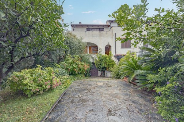 casa indipendente in vendita a Toirano