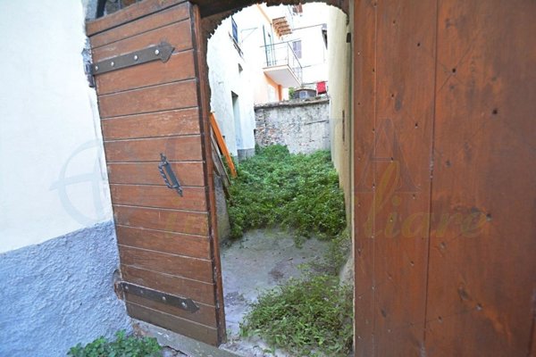 locale di sgombero in vendita a Toirano