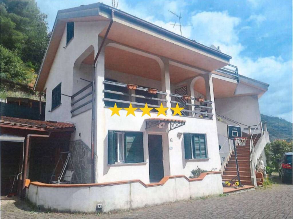 casa indipendente in vendita a Toirano