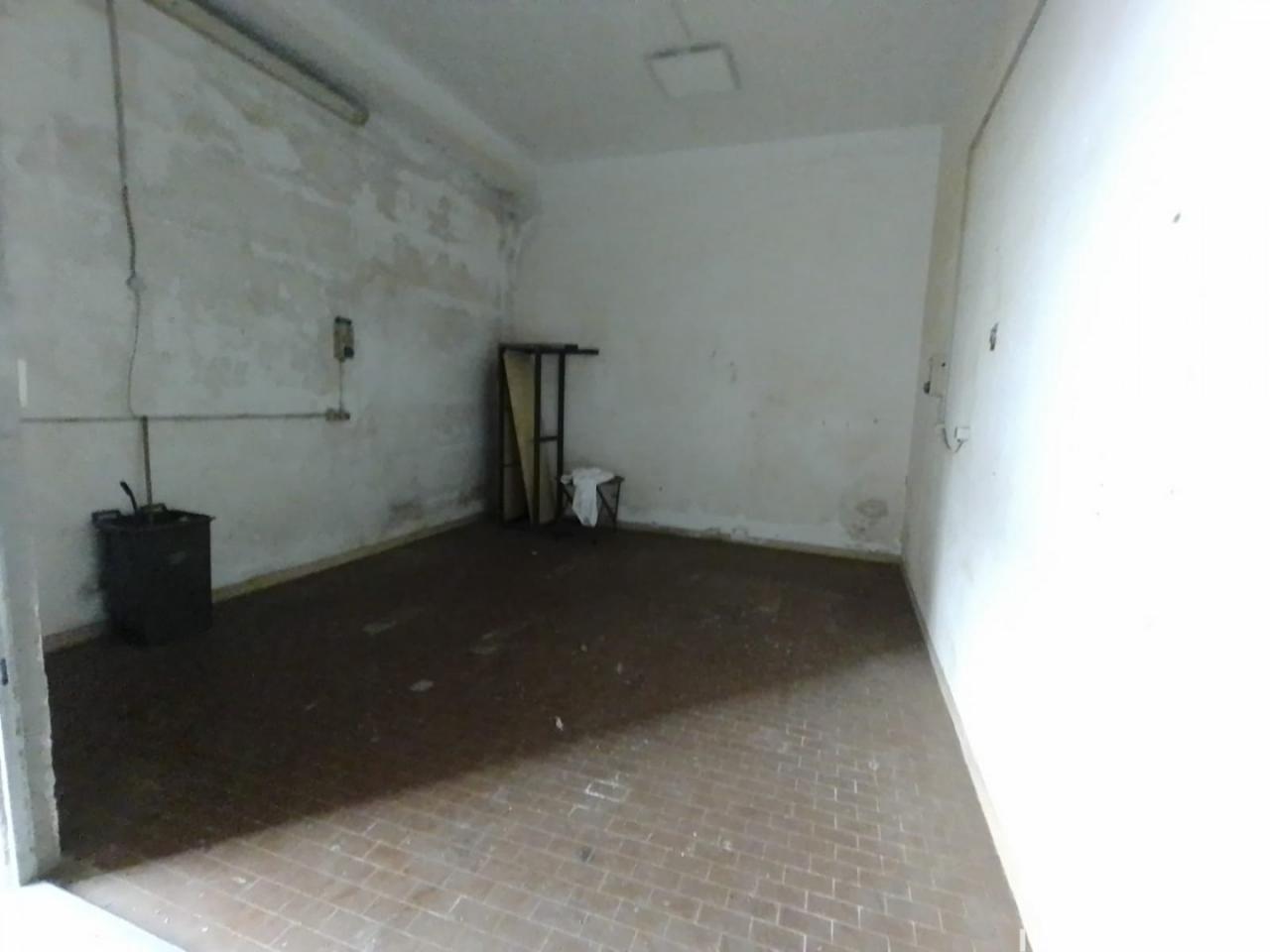 locale di sgombero in vendita a Toirano