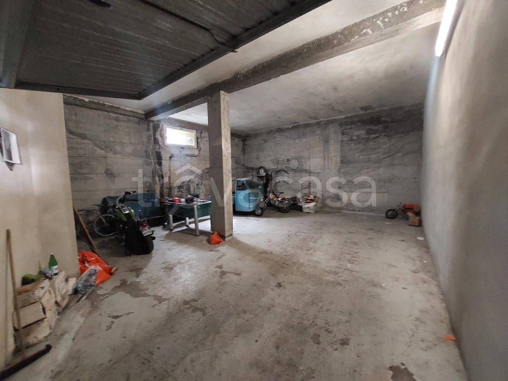 locale commerciale in vendita a Toirano