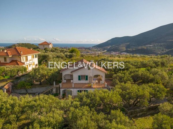 casa indipendente in vendita a Toirano