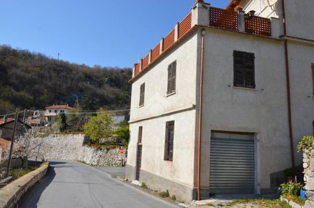 appartamento in vendita a Toirano in zona Carpe