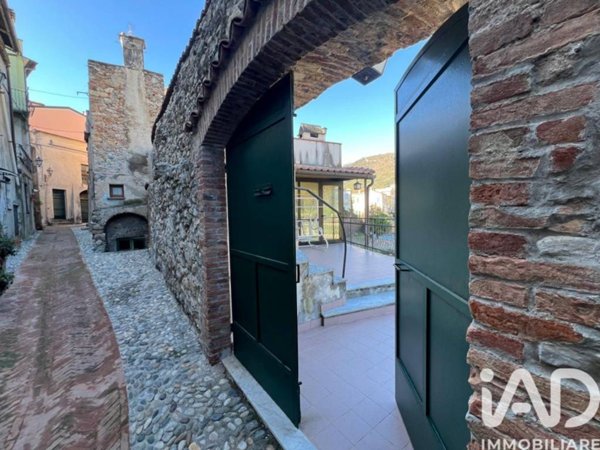 casa indipendente in vendita a Toirano