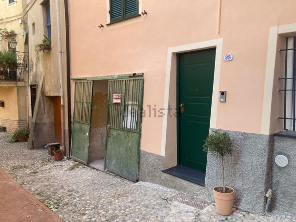 locale di sgombero in vendita a Toirano