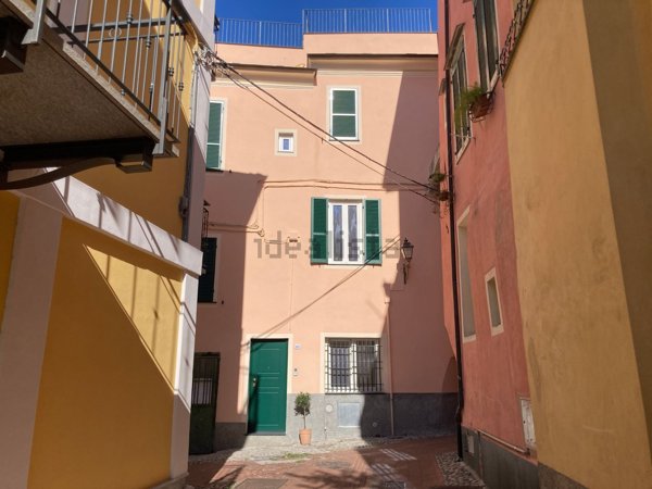 locale di sgombero in vendita a Toirano