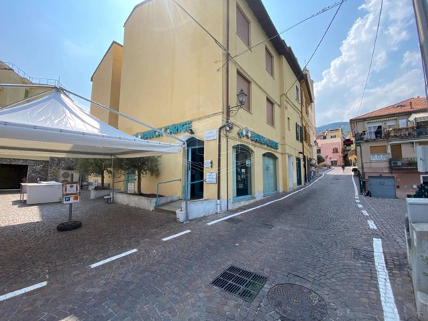 locale commerciale in vendita a Toirano