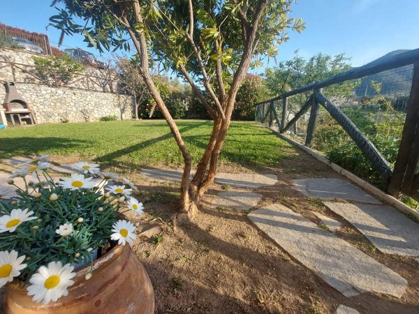 casa indipendente in vendita a Toirano