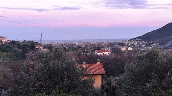 casa indipendente in vendita a Toirano