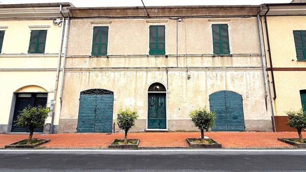 casa indipendente in vendita a Toirano