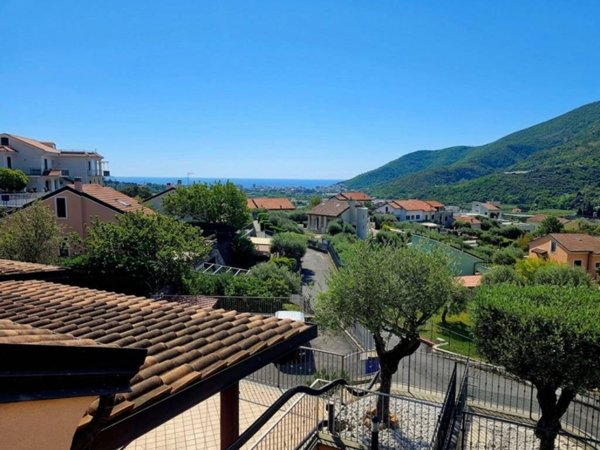 casa indipendente in vendita a Toirano
