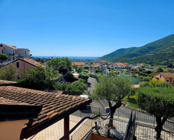 casa indipendente in vendita a Toirano