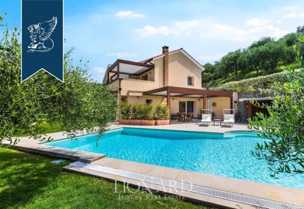 casa indipendente in vendita a Toirano