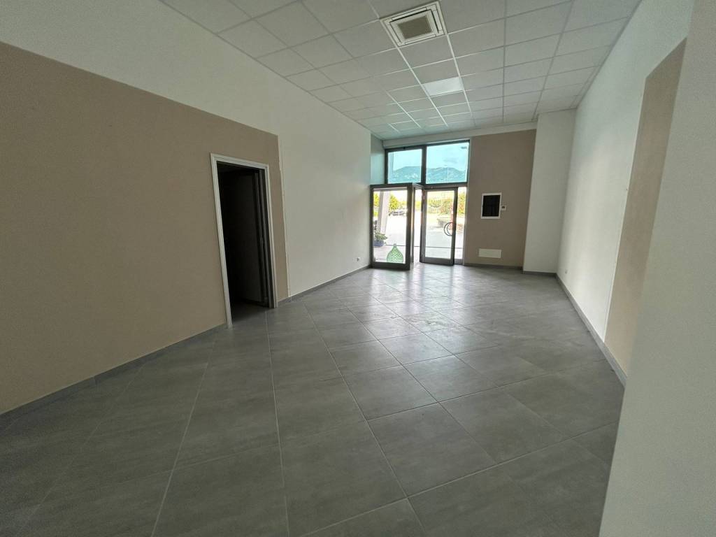 negozio in vendita a Toirano