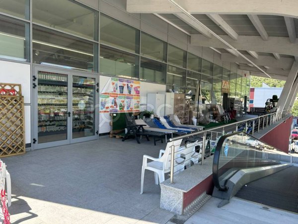 negozio in vendita a Toirano